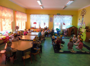 Przedszkolny konkurs pod tytułem "Co wiemy o bajkach?"
