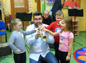 Udział dzieci z Przedszkola Samorządowego w Gorzkowicach w projekcie fundacji „Wyciągamy Dzieci z Bramy-Integracja Pokoleń”.