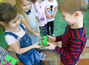 Przedszkolaki świętują Dzień Kobiet