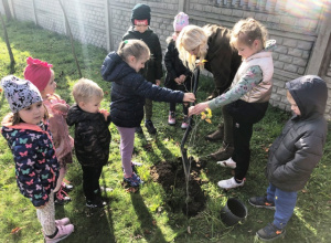 Udział przedszkolaków w warsztatach z projektu Urzędu Marszałkowskiego pt.:"Województwo łódzkie ogrodem Polski"