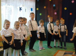 Uroczystość z okazji Dnia Babci i Dziadka w grupie "Słoneczka"