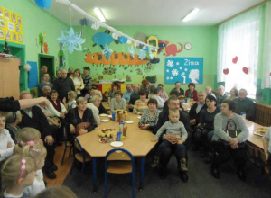 Uroczystość z okazji Dnia Babci i Dziadka w grupie "Muchomorki"