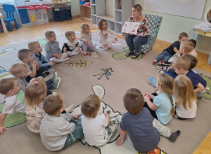 Wysyłamy listy do Świętego Mikołaja - wycieczka na pocztę dzieci z Przedszkola Samorządowego.